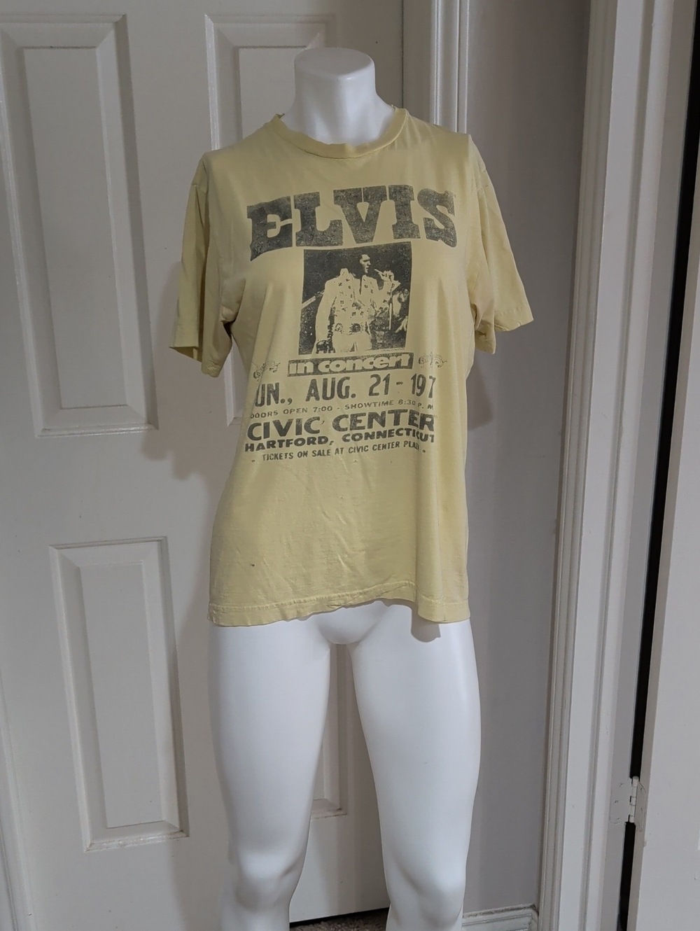 Retro ELVIS Pale Yellow Elvis Concert Graphic Tee Women's Medium